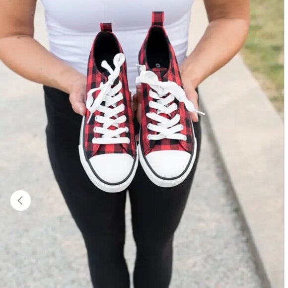 Outwoods red black gingham buffalo plaid  check Logan-6 sneaker Size 7 NWT - Picture 2 of 4